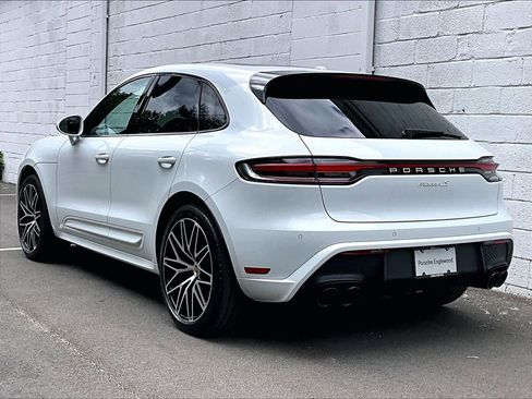 Certified 2023 Porsche Macan S AWD/4WD image 3