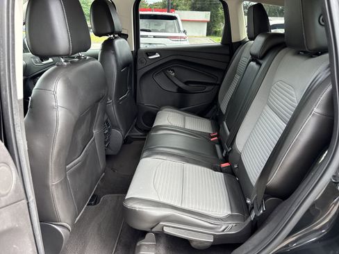 Used 2017 Ford Escape SE w/ Equipment Group 201A FWD image 10