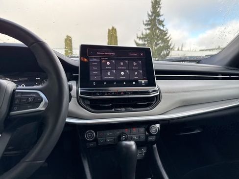 Used 2024 Jeep Compass Limited image 22