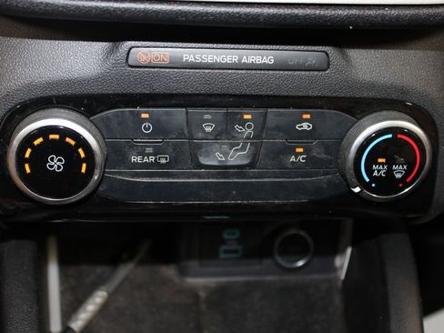 Used 2021 Ford Escape SE image 29