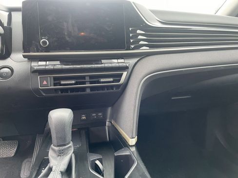 Used 2025 Toyota Camry LE image 18