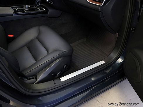 Used 2023 Volvo S60 T8 Plus image 34