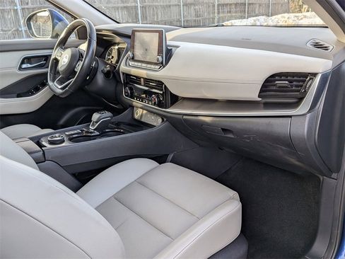 Used 2021 Nissan Rogue SV w/ Premium Package image 23