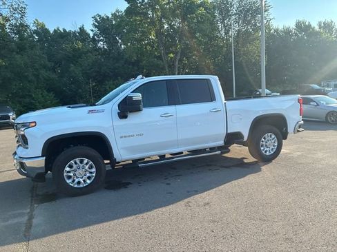 Used 2026 Chevrolet Silverado 2500 LTZ w/ LTZ Convenience Package AWD/4WD image 2