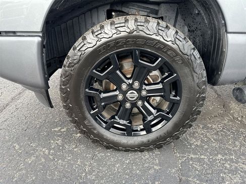 Used 2019 Nissan Titan SL w/ Midnight Edition image 10