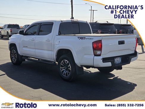 Used 2017 Toyota Tacoma TRD Sport RWD image 5