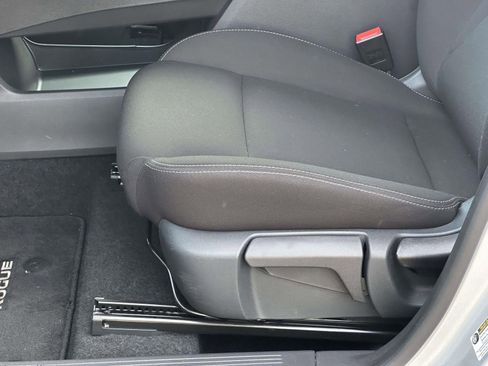 Used 2025 Nissan Rogue S image 15