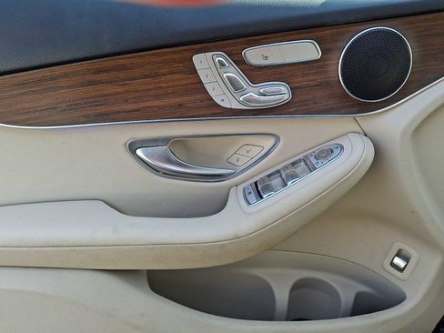 Certified 2022 Mercedes-Benz GLC 300 4MATIC image 9