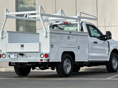 New 2026 Ford F250 XL w/ XL Chrome Package image 3