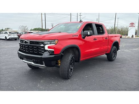Used 2025 Chevrolet Silverado 1500 ZR2 w/ Technology Package AWD/4WD image 3