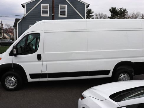 Used 2025 RAM ProMaster 2500 w/ Convenience Group image 2