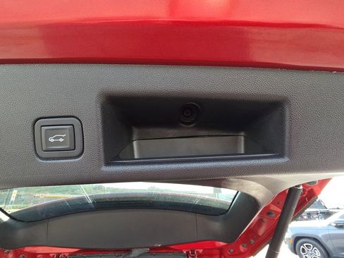 Used 2024 Chevrolet Equinox Premier image 34