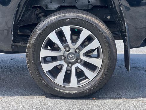 Used 2018 Toyota Tundra Limited w/ Limited Premium Package AWD/4WD image 28