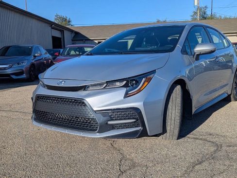 Used 2021 Toyota Corolla SE w/ SE Premium Package image 3