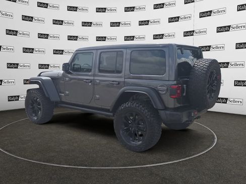 Used 2021 Jeep Wrangler Unlimited Sahara AWD/4WD image 4