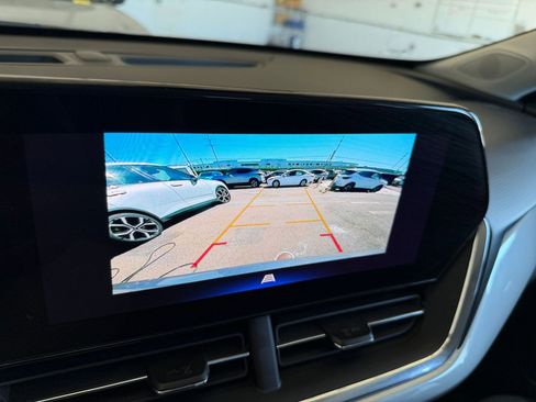 Used 2025 Chevrolet Trax LT image 17