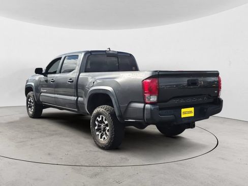 Used 2017 Toyota Tacoma TRD Off-Road AWD/4WD image 7