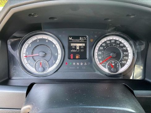 Used 2022 RAM 1500 Classic SLT AWD/4WD image 14