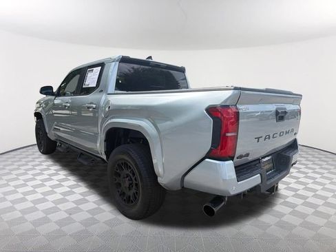Used 2024 Toyota Tacoma SR5 w/ SR5 Upgrade Package AWD/4WD image 7