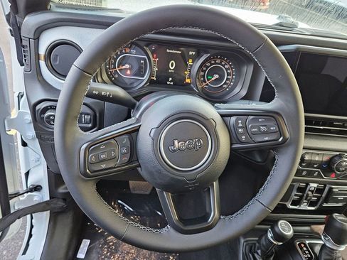 New 2025 Jeep Gladiator Sport image 17