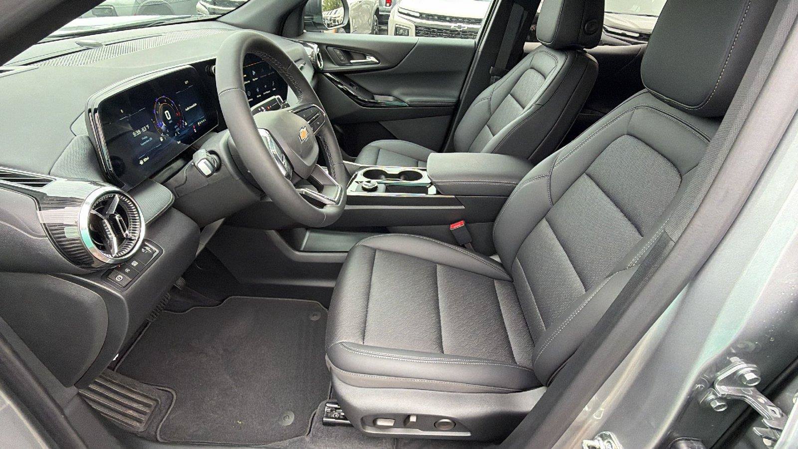 New 2027 Chevrolet Equinox LT w/ Convenience Package II FWD image 16