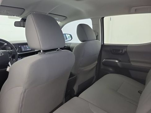 Used 2018 Toyota Tacoma SR5 RWD image 13