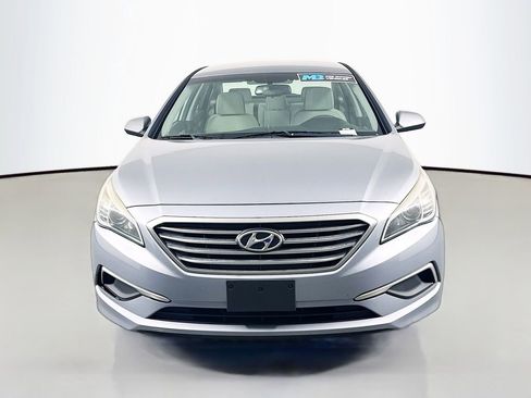 Used 2017 Hyundai Sonata SE FWD image 2