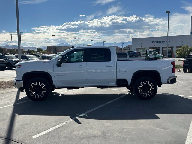 Used 2025 Chevrolet Silverado 2500 LT w/ Convenience Package AWD/4WD image 2