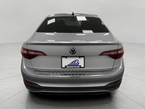 Used 2023 Volkswagen Jetta SE FWD image 5