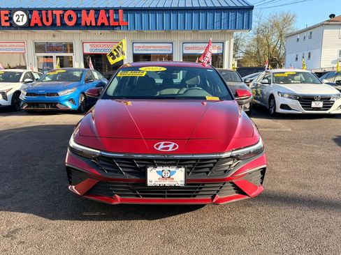Used 2024 Hyundai Elantra SEL image 3