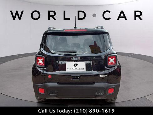 Used 2018 Jeep Renegade Latitude FWD image 7
