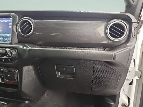 Used 2020 Jeep Wrangler Unlimited Sahara AWD/4WD image 37