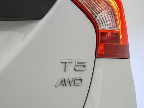 Used 2018 Volvo V60 T5 Cross Country AWD/4WD image 12