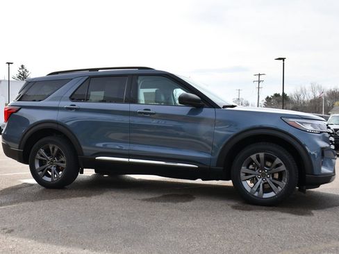 Used 2025 Ford Explorer Active w/ Active Comfort Package image 8