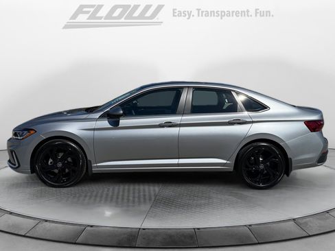 New 2026 Volkswagen Jetta SE FWD image 4