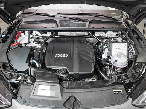 Certified 2025 Audi Q5 2.0T Premium Plus w/ Premium Plus Package image 4