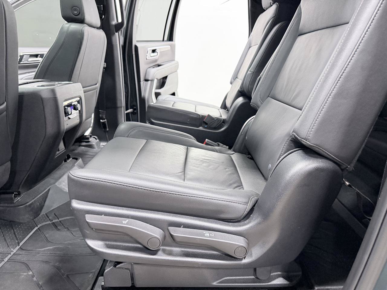 Used 2025 Chevrolet Suburban Z71 w/ Comfort Package AWD/4WD image 33