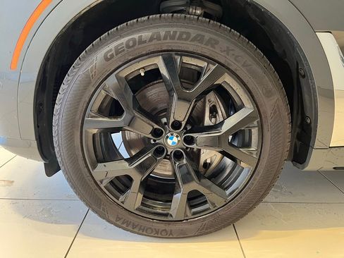Used 2023 BMW X7 xDrive40i w/ Parking Assistance Package AWD/4WD image 13