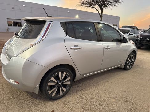 Used 2016 Nissan Leaf SV image 3