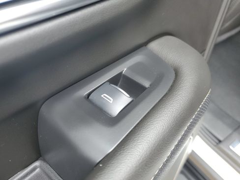 Used 2024 Chevrolet Suburban Premier RWD image 18
