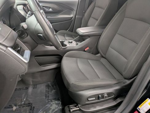 Used 2023 GMC Terrain SLE w/ Driver Convenience Package image 9