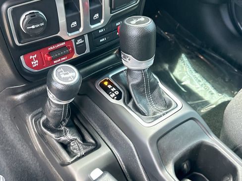 Used 2024 Jeep Wrangler Sport AWD/4WD image 16
