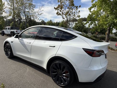 Used 2023 Tesla Model Y Performance AWD/4WD image 6
