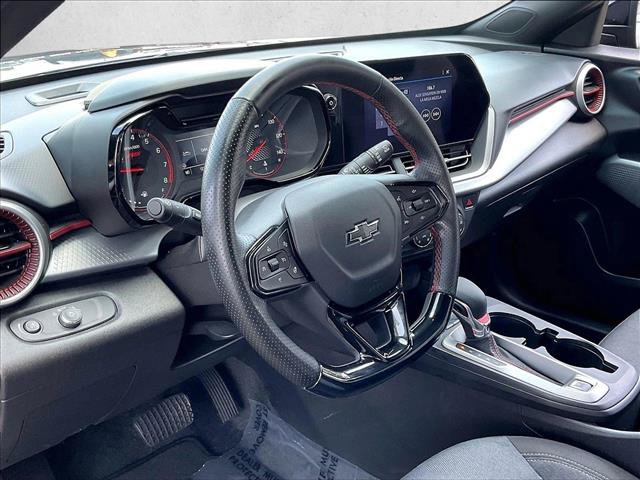 Used 2025 Chevrolet Trax RS FWD image 13