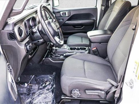 Used 2018 Jeep Wrangler Unlimited Sahara image 11