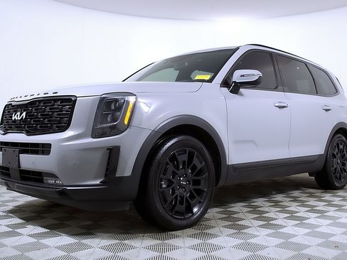 Used 2022 Kia Telluride SX w/ SX Prestige Package image 2