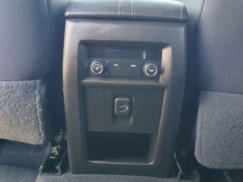 Used 2023 Chevrolet Traverse LT FWD image 29