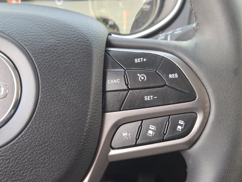 Used 2022 Jeep Cherokee Limited w/ Elite Package image 32