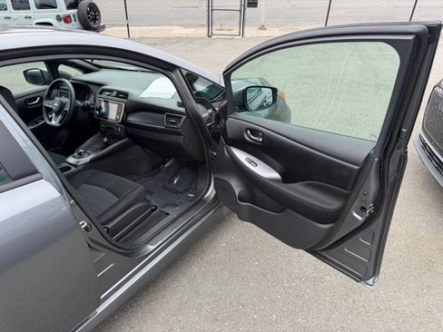 Used 2025 Nissan Leaf S FWD image 33