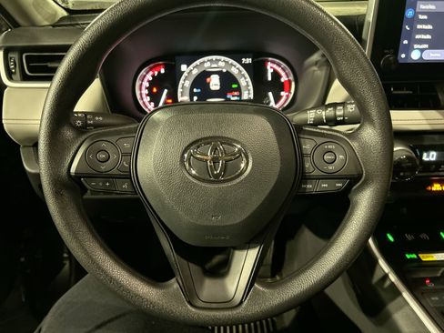 Used 2025 Toyota RAV4 XLE image 19